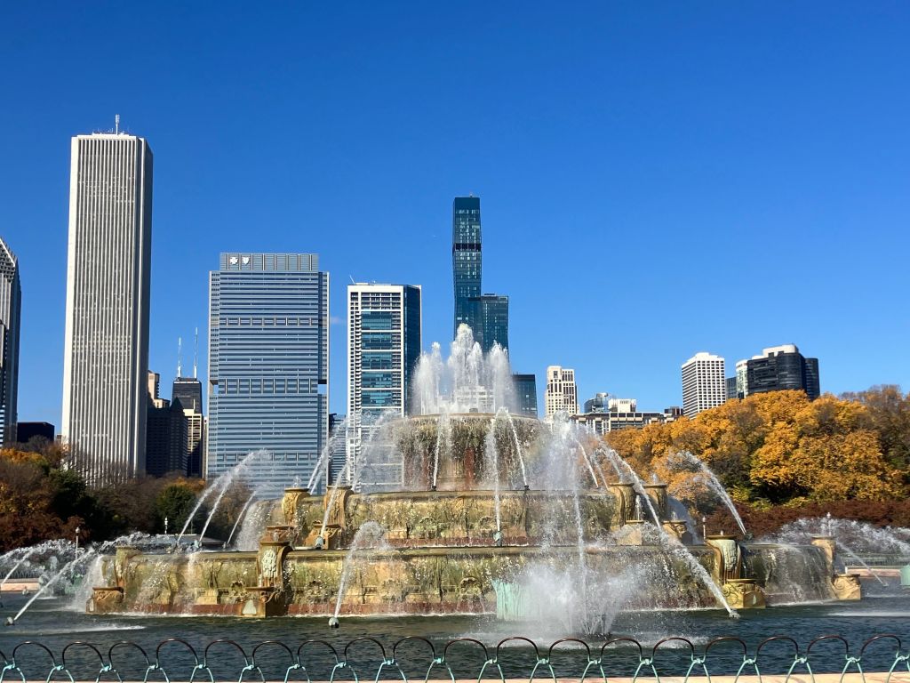 Buckingham Fountain with Chicago skyscrapers and fall trees behind